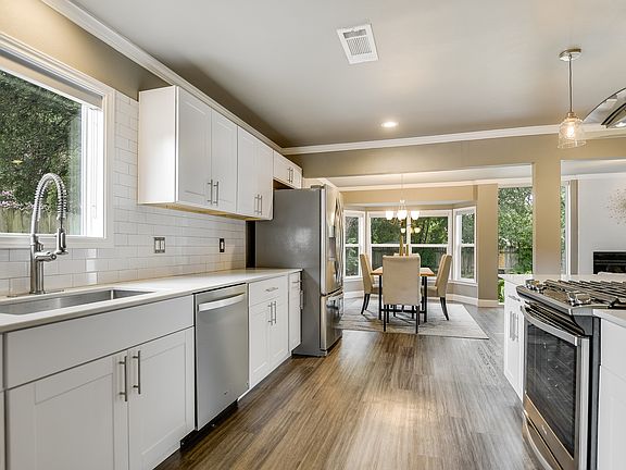 5th image of 2210 Falcon Hill Dr