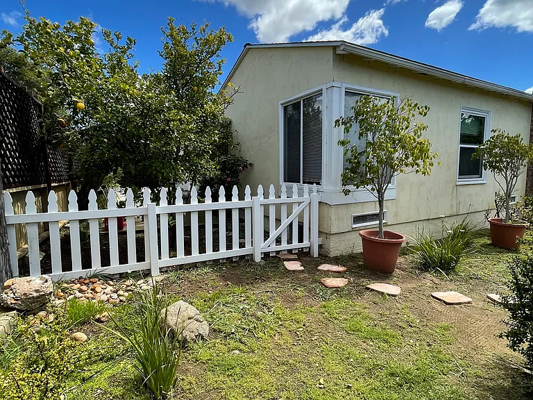 Aragon Dr — Photo 31
