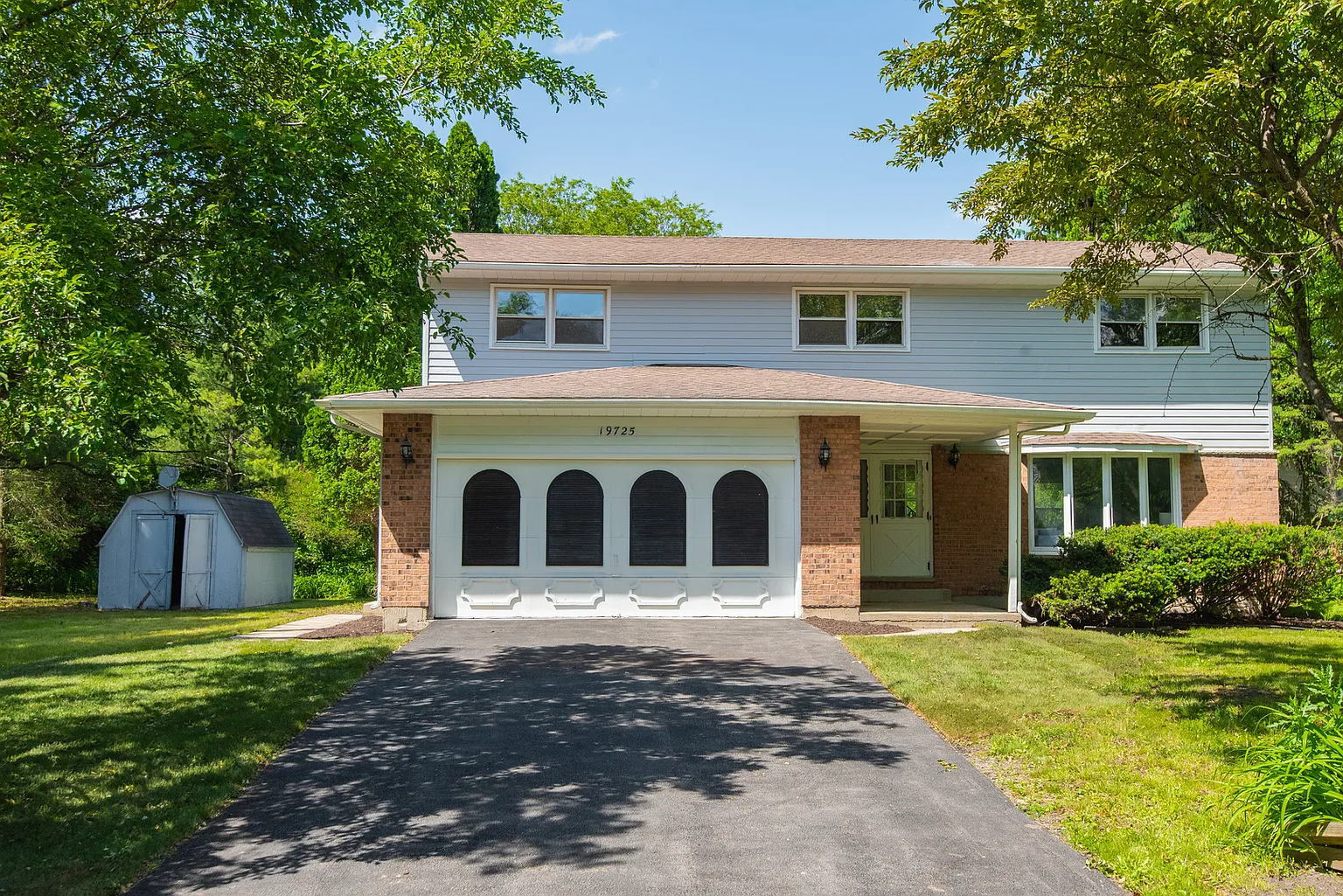 19725 W Trinity Dr photo 1