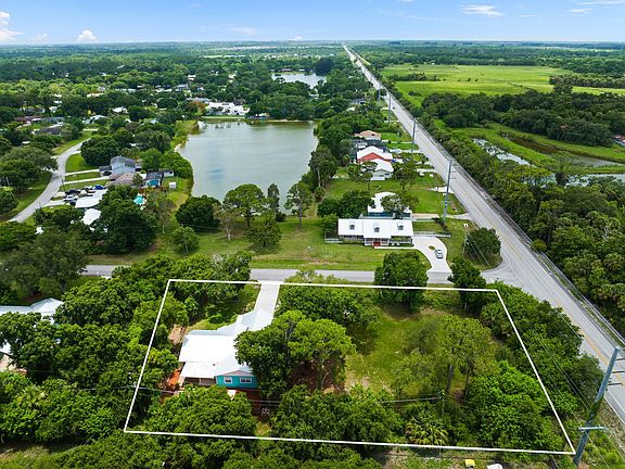 3rd image of 8802 Coquina Avenue