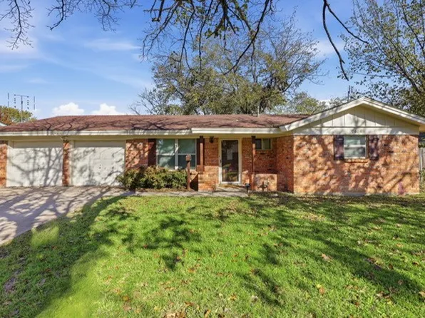 7409 Deaver Dr, North Richland Hills, TX 76180