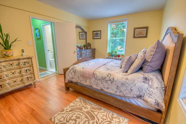 Sold by REMAX Elite | media 27