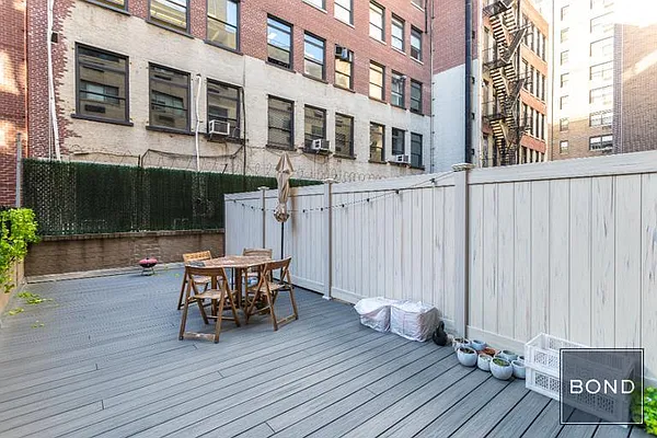 Rented by Bond New York | media 9