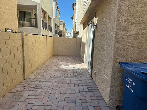 4th image of 637 W Winchester Dr