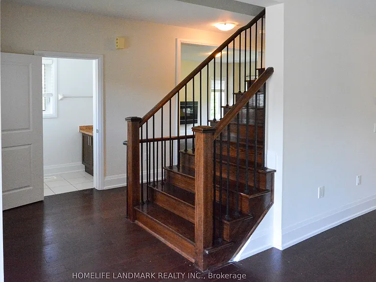 21 Kenneth Wood Cres — Photo 18