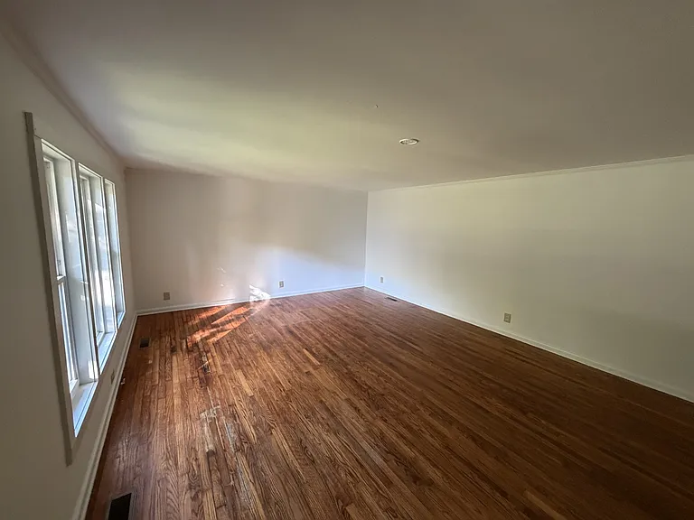 1000 Woodard Perry Rd — Photo 3