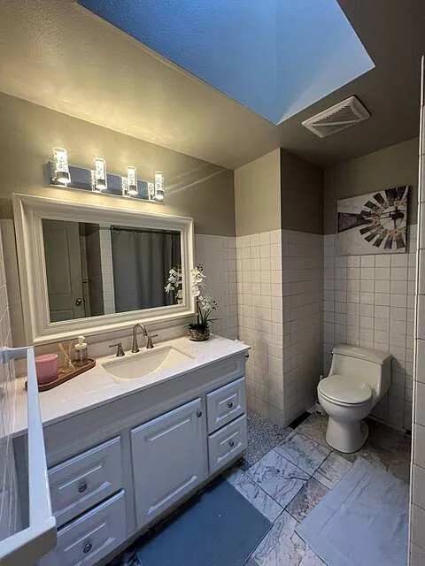6 bed, 2.5 bath, 2640 sqft, $950 — Photo 2