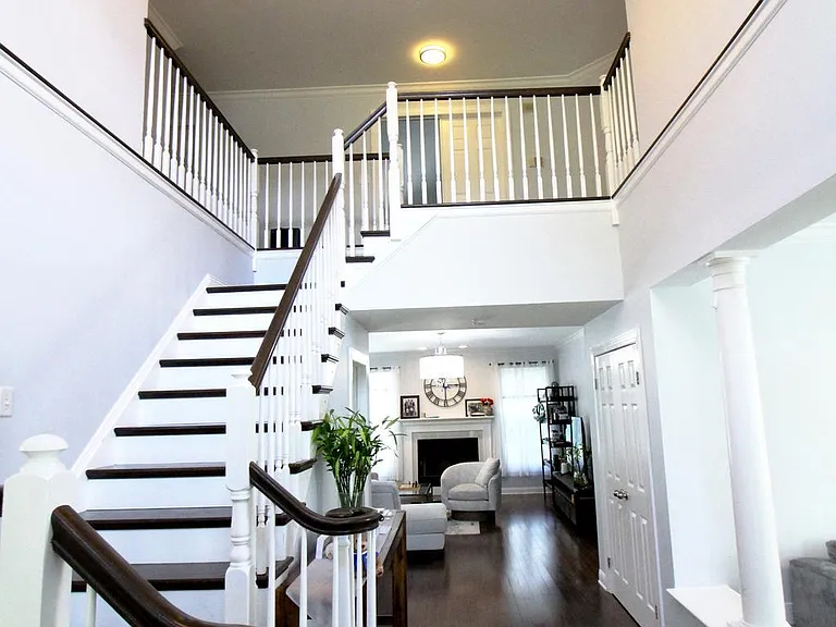 15 Kentsdale Dr — Photo 2