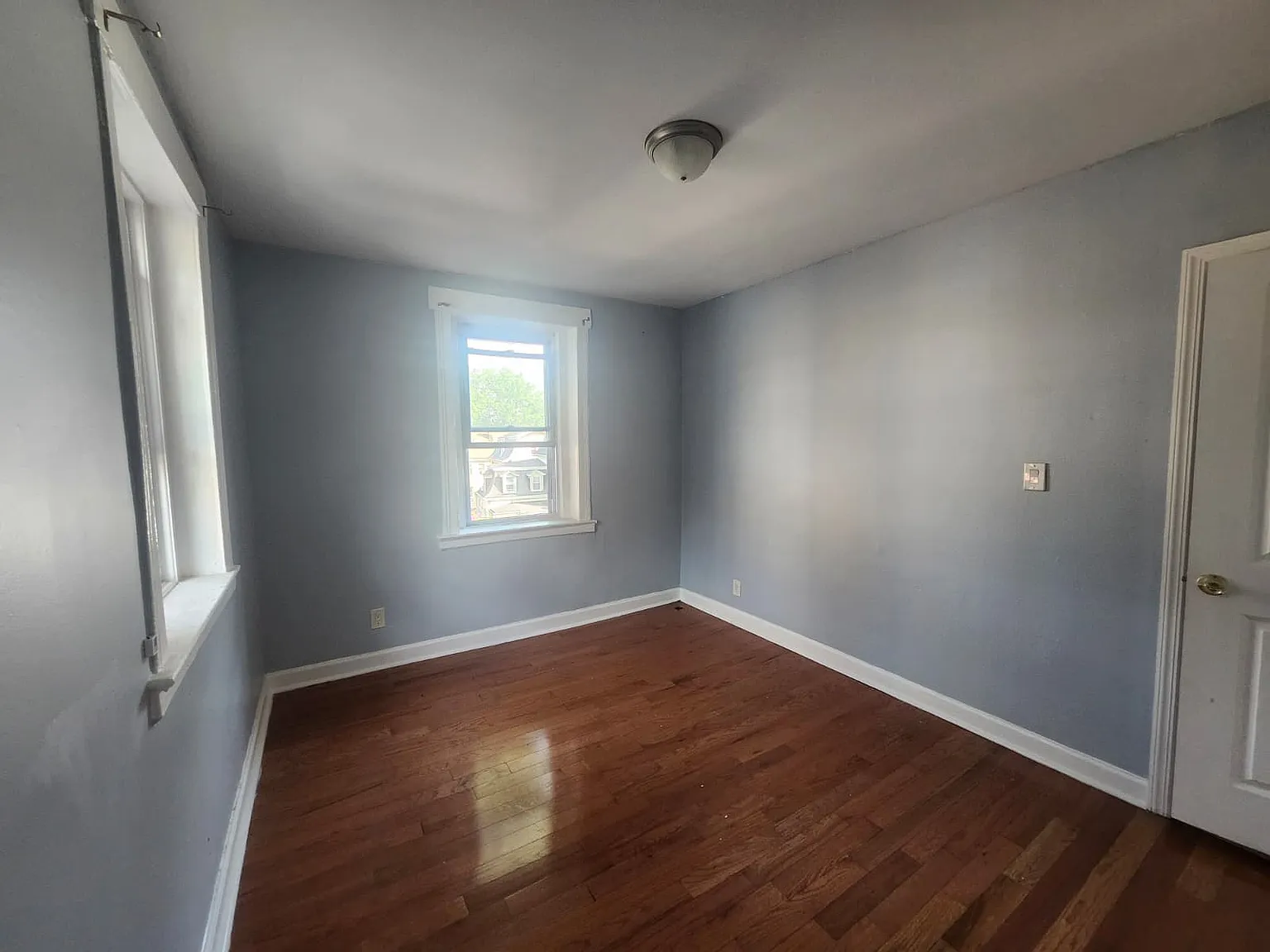 132 N Grove St — Photo 4