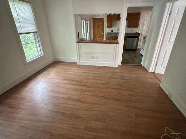 8 Montgomery St UNIT 2