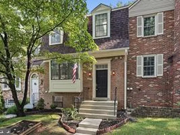 3977 Burning Bush Ct, Fairfax, VA 22033