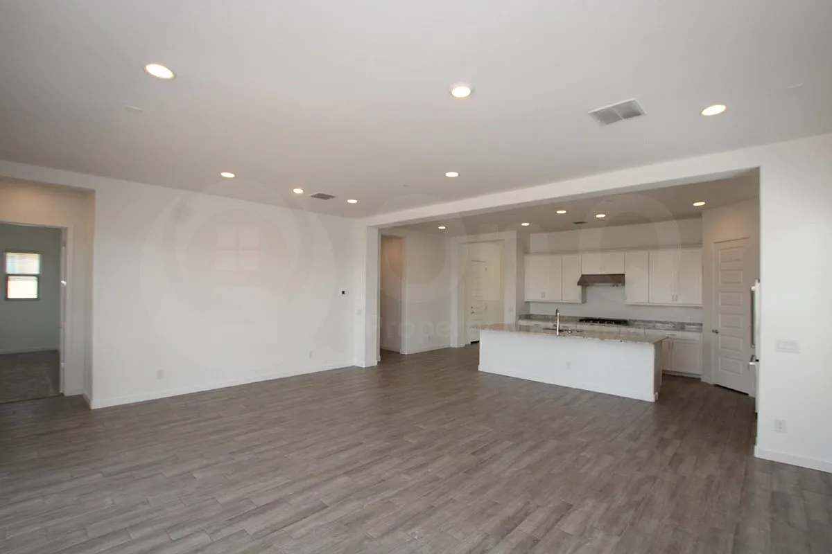 3 bed, 3.0 bath, 2187 sqft, $2,399 — Photo 3