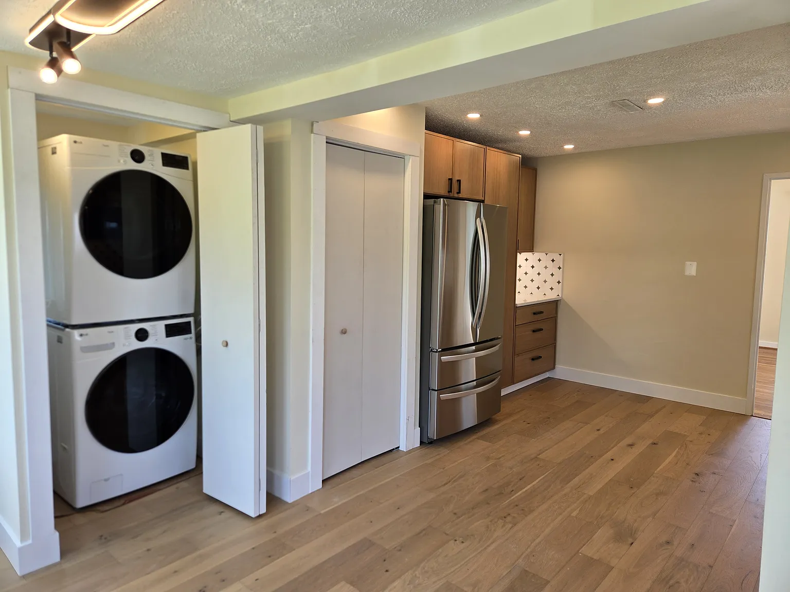 2949 Rosemary Ln — Photo 4