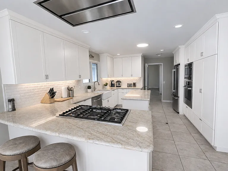 1118 Marina Cir — Photo 4