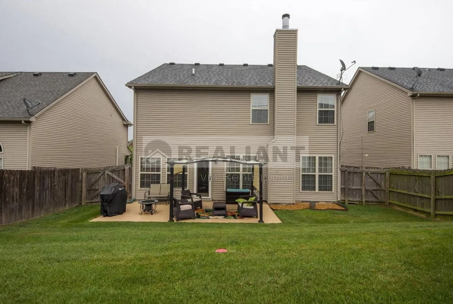 4 bed, 2.5 bath, 2578 sqft, $2,700 — Photo 2