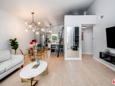 4447 W Lakeside Dr APT 202, Burbank, CA, 91505