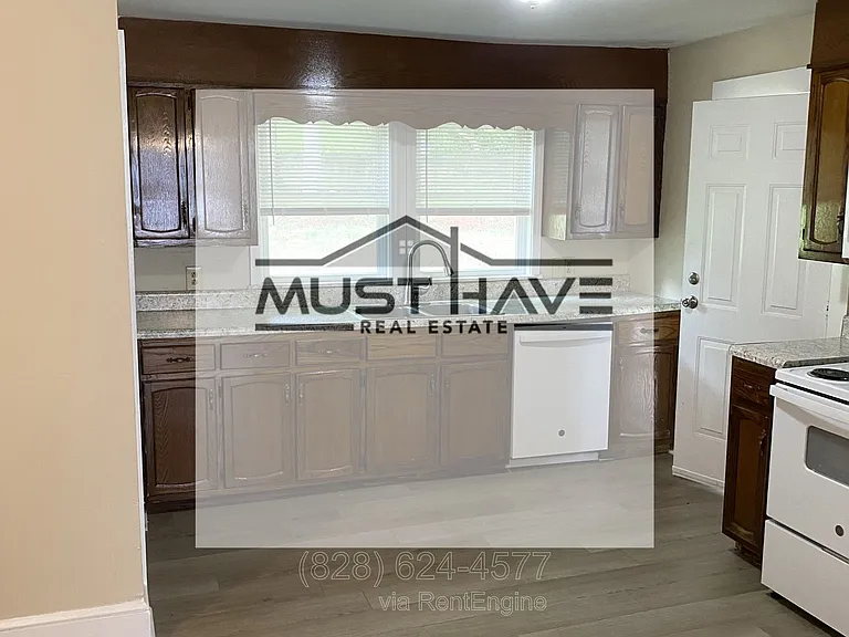 202 Newland Pl NW — Photo 2