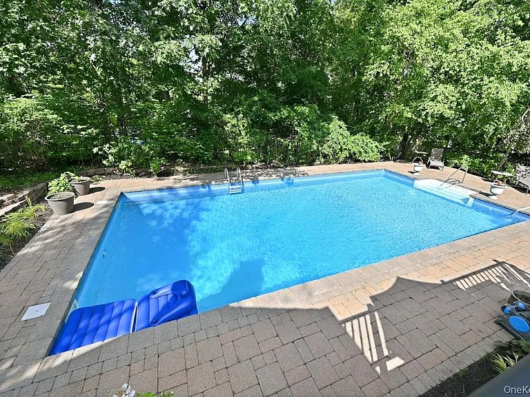 20 Williamsburg Dr — Photo 37