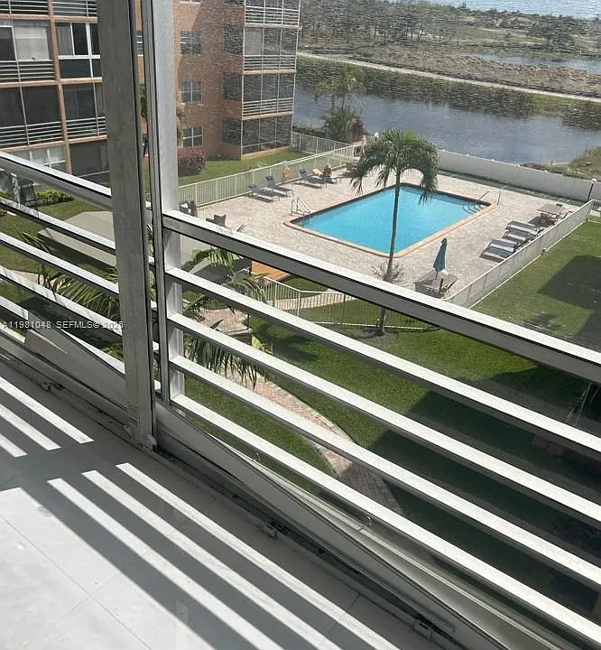3048 E Sunrise Lakes Dr #411