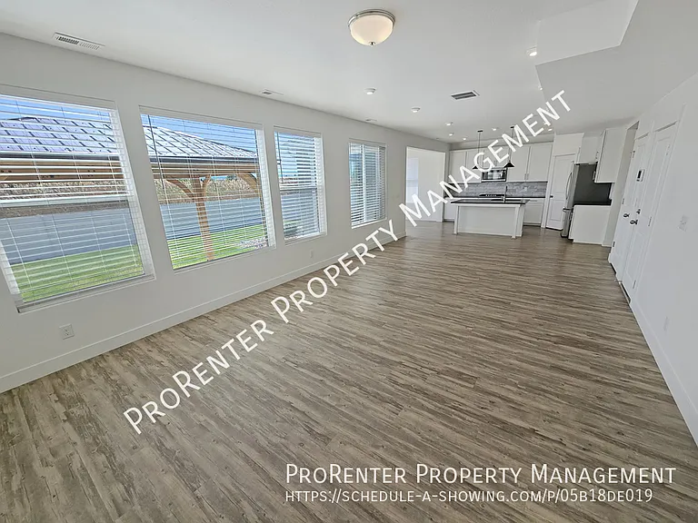 3111 S Edgewater Cv — Photo 10