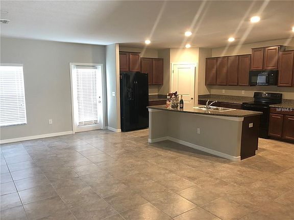 3rd image of 12718 Hampton Hill Dr