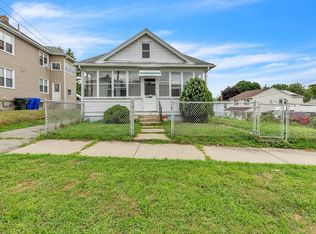 96 Lyons St, Springfield, MA 01151