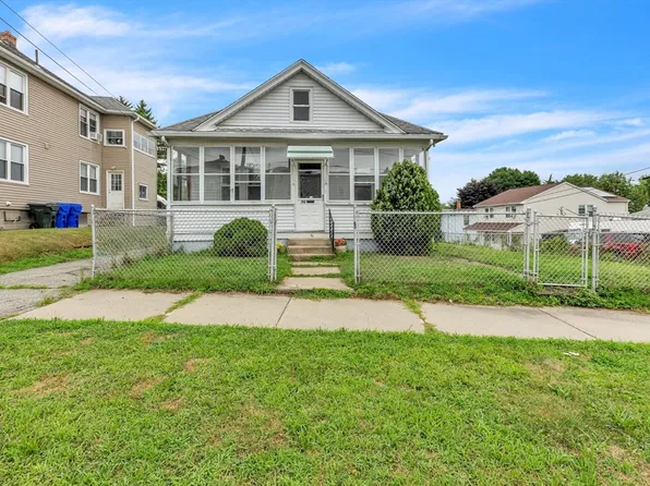 96 Lyons St, Springfield, MA 01151