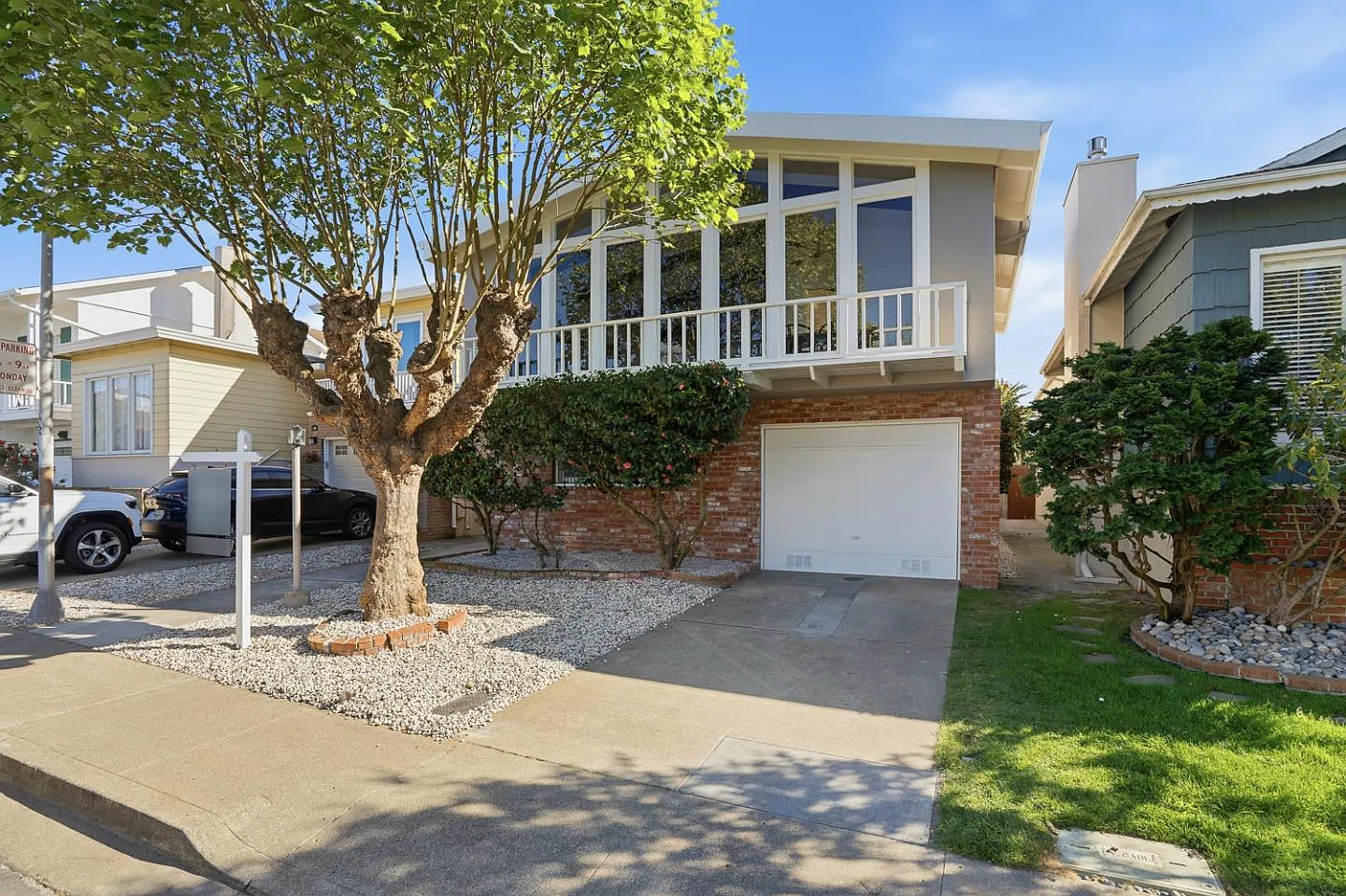 55 Parkside Ave photo 1
