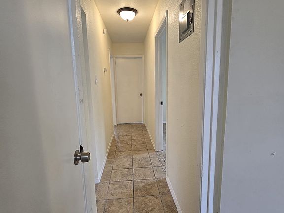 5th image of 5046 Mary Diane Dr