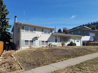 2110 Arroyo Dr, Rapid City, SD 57702