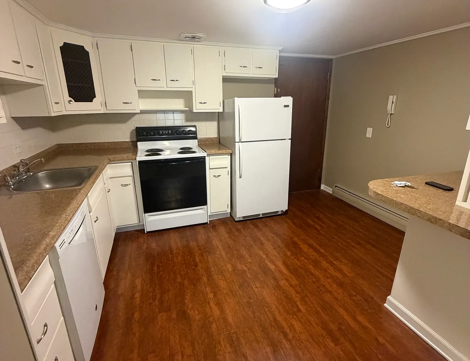 1 bed, 950 sqft, $1,025 — Photo 2