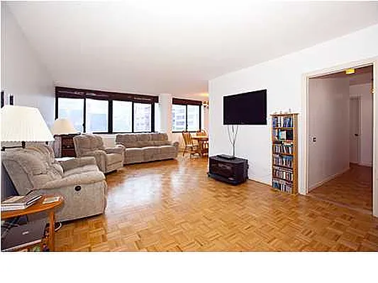 Sold by CitySites Real Estate Group | media 9