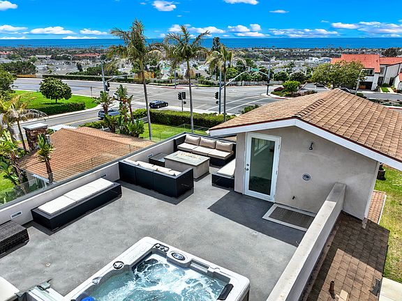 Roofdeck patio with oceanviews