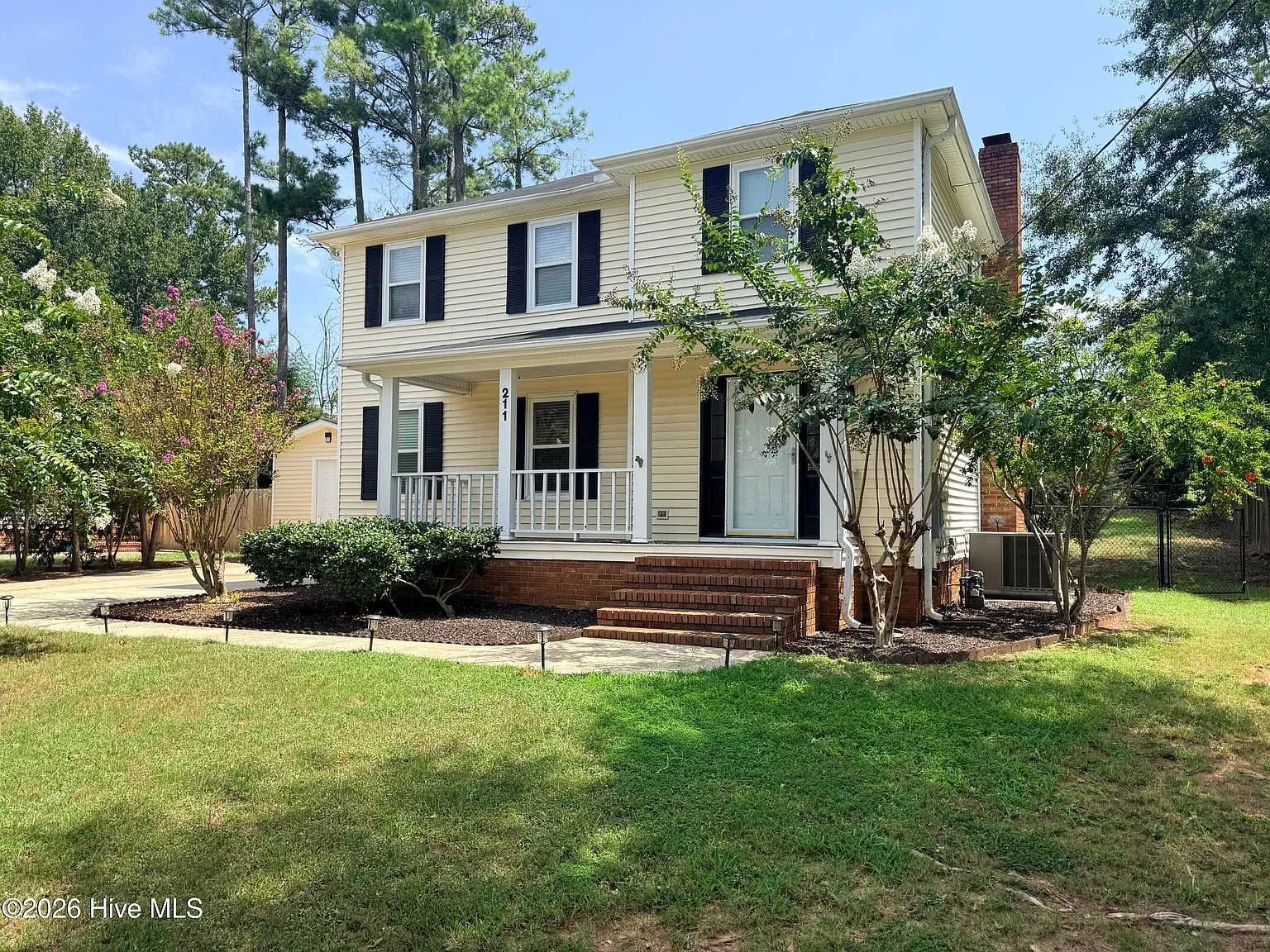 3 bed, 2.5 bath, 1822 sqft, $2,195 — Photo 2