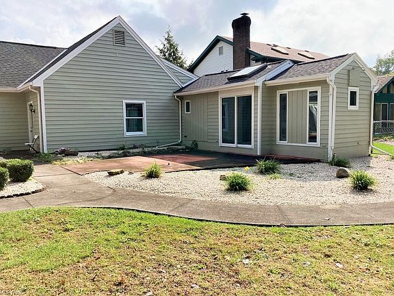 2nd image of 374 Westchester Dr SE
