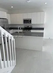 4 bed, 3.0 bath, 1760 sqft, $3,500 — Photo 2