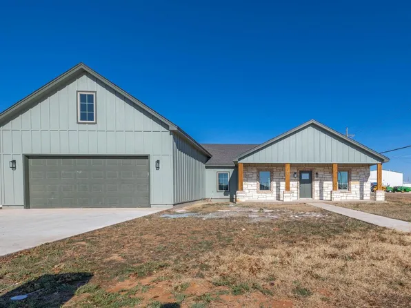 1302 Oxford St, Slaton, TX 79364