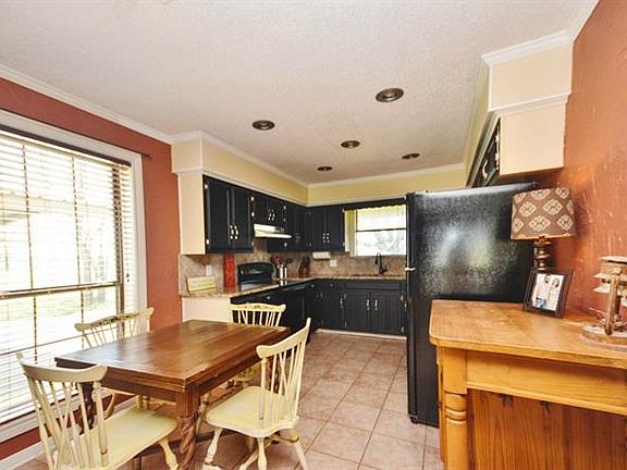 3rd image of 937 Liberty Dr