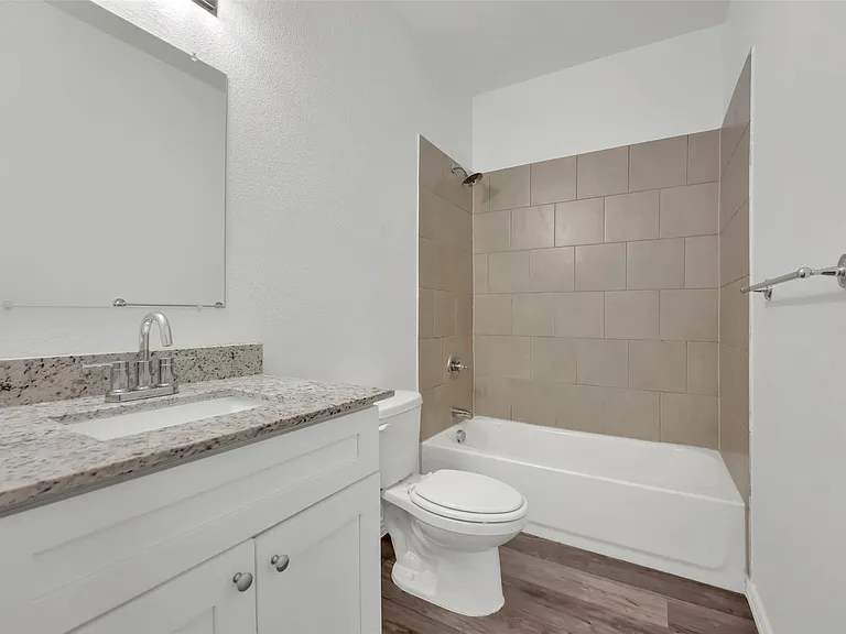 1608 Ash Crescent St — Photo 15