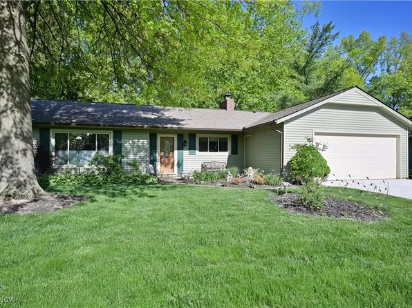 4979 Meadow Moss Ln, North Ridgeville, OH 44039