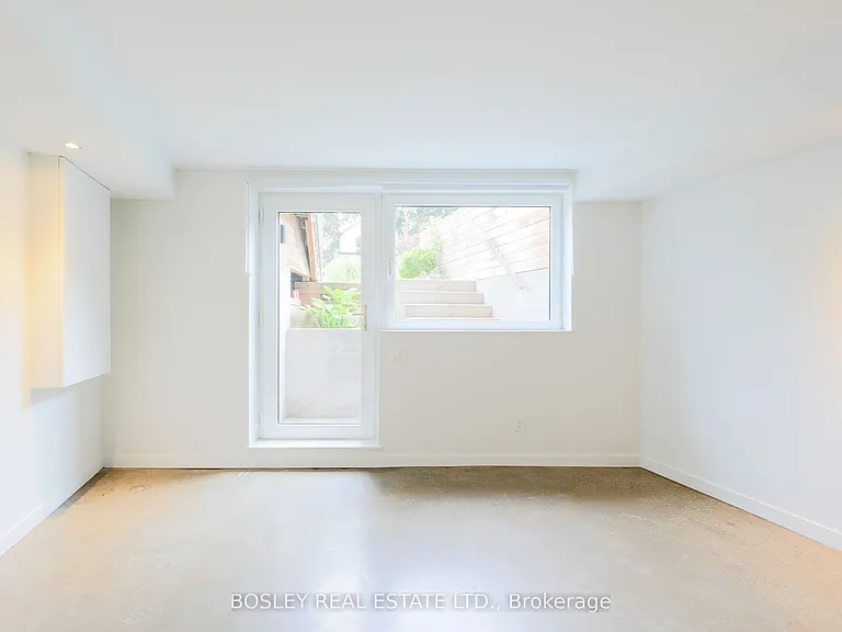 63 Dagmar Ave #LOWER — Photo 3