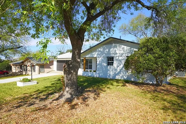 3 bed, 2.0 bath, 1684 sqft, $1,795 — Photo 2