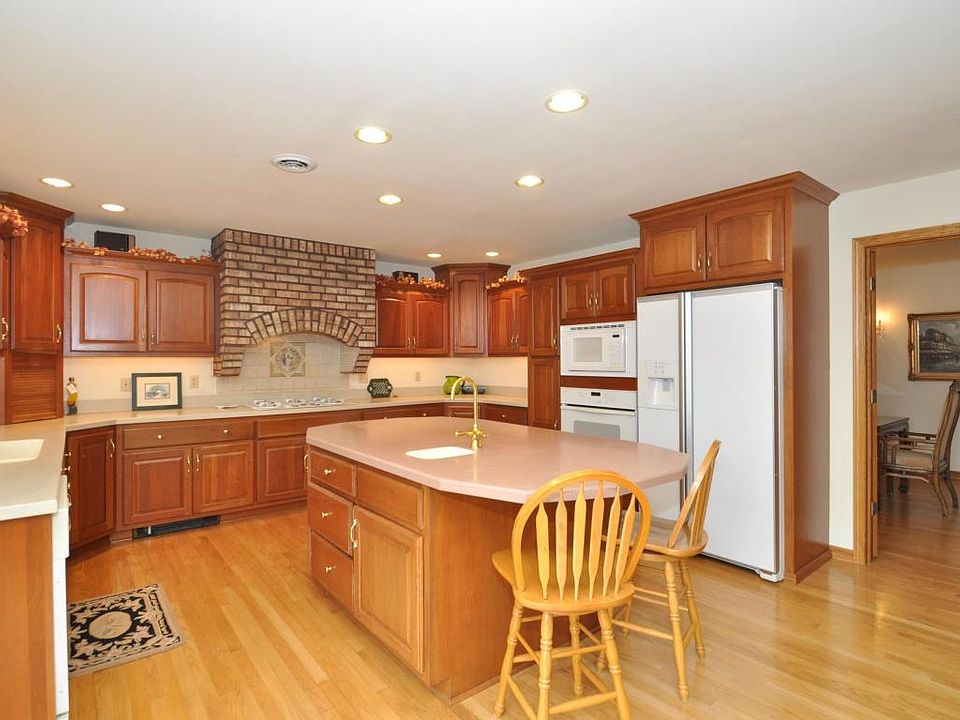 3729 W Le Grande Blvd, Mequon, WI 53092 Zillow