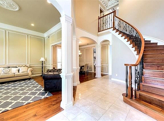 4th image of 4904 Queensbury Way E