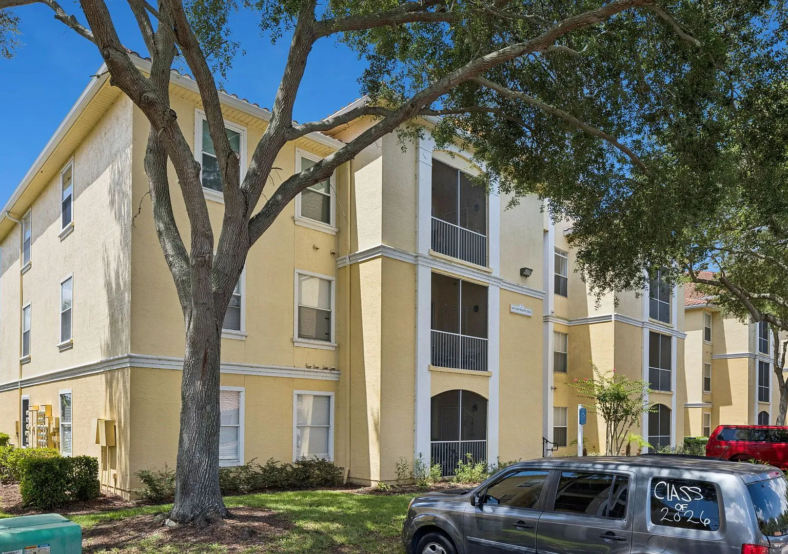 Nicely Updated 4 BR Condo in Maitland — Photo 1