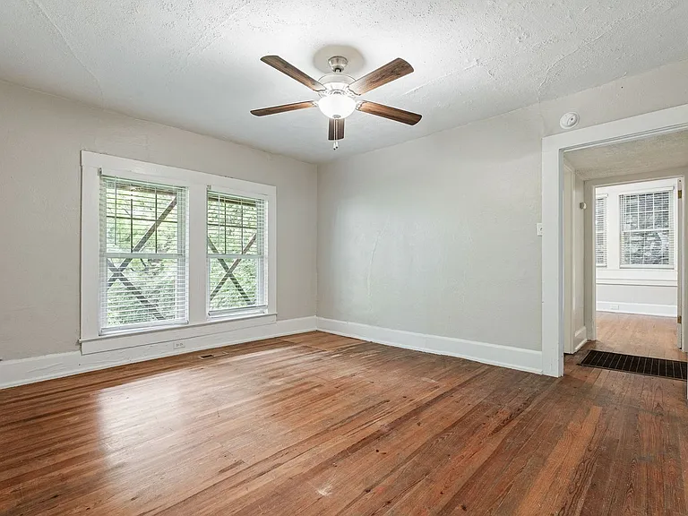 Duplex Apartment on 17th Avenue — Photo 20