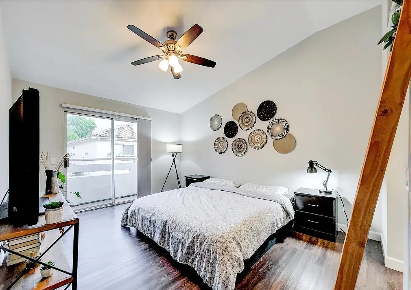 3 bed, 1115 sqft, $3,500 — Photo 4