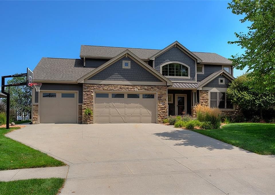 1st image of 2611 NE Bellagio Dr