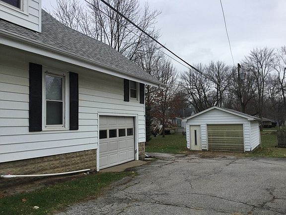 3rd image of 107 W Jackson Ave