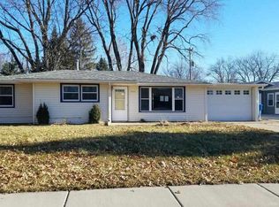 2321 10th St, Silvis, IL 61282